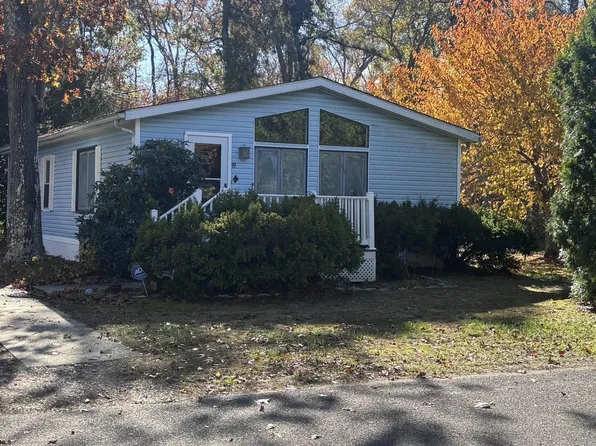 19 Club House Dr, Egg Harbor City, NJ 08215