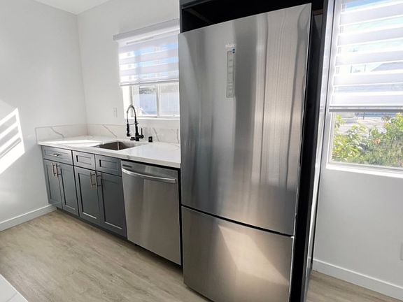 2nd image of 521-523 E Live Oak Ave #523H