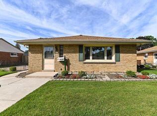 3363 S Honey Creek Dr, Milwaukee, WI 53219