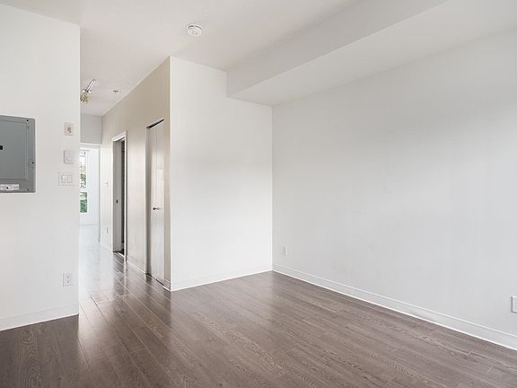 4th image of 138 Hastings St E #202