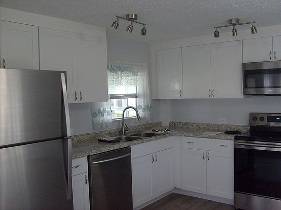 4th image of 49 William Penn Way