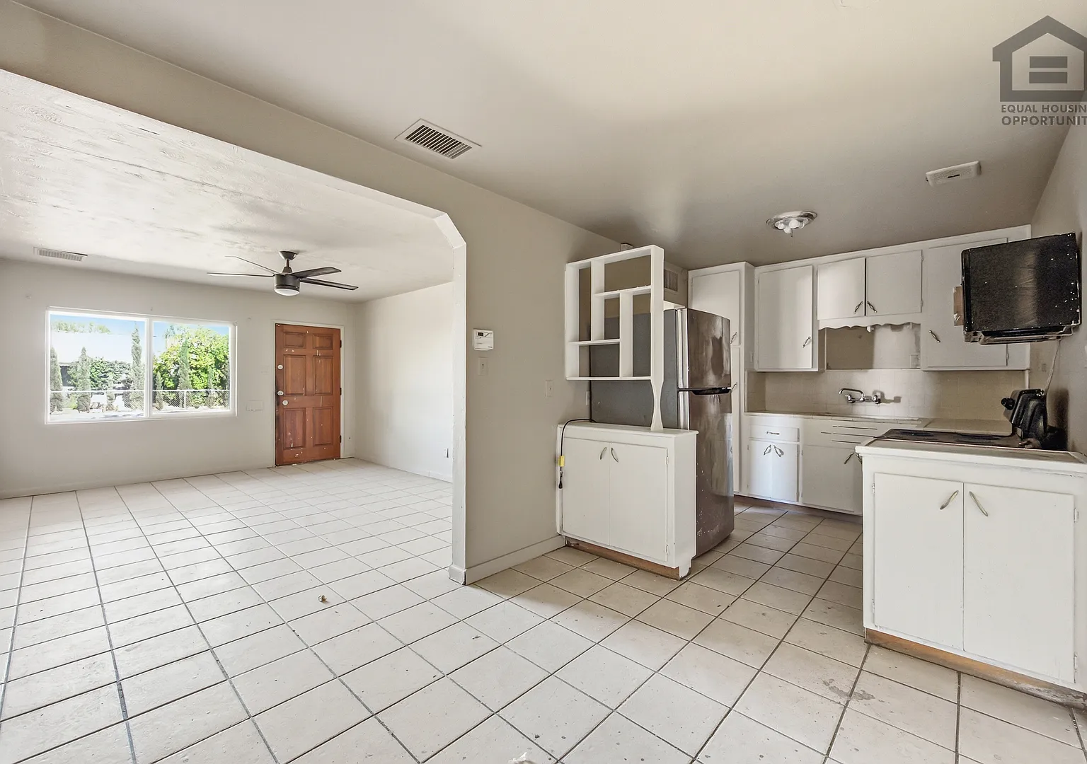 4bed/2bath House At Glendale Ave/19th Ave! Ready For Immediate Move-In! Rv Gate! No Hoa! — Photo 1