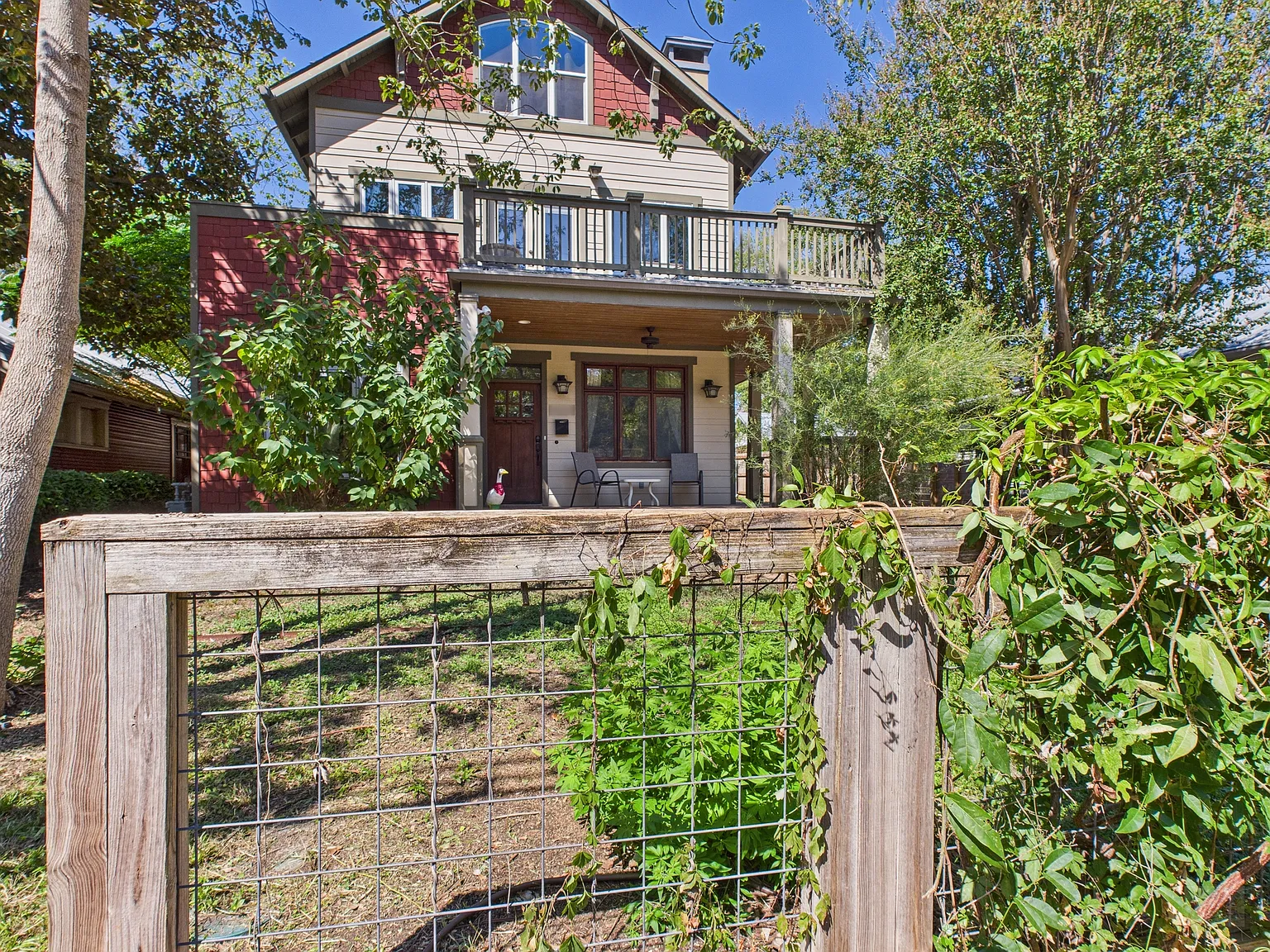 4604 Avenue H — Photo 2
