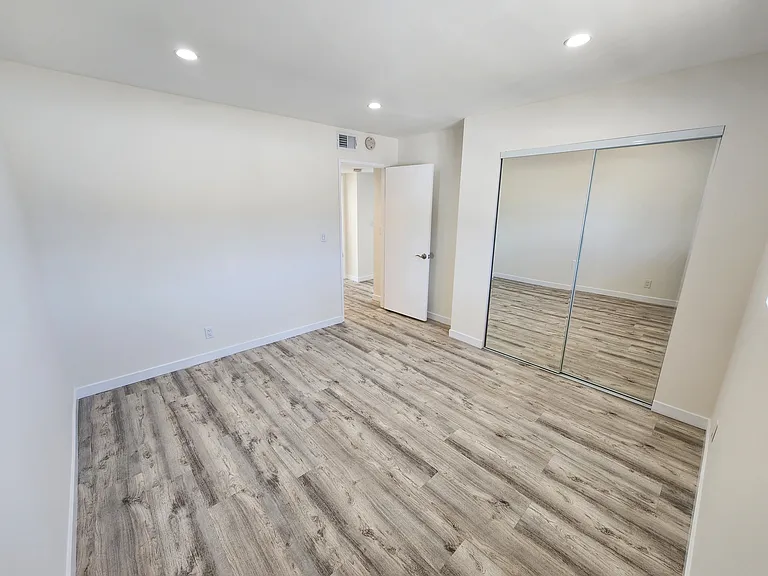 626 N Isabel St #301 — Photo 17
