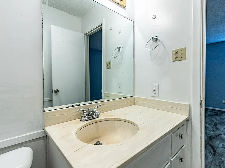 4305 52nd St — Photo 38