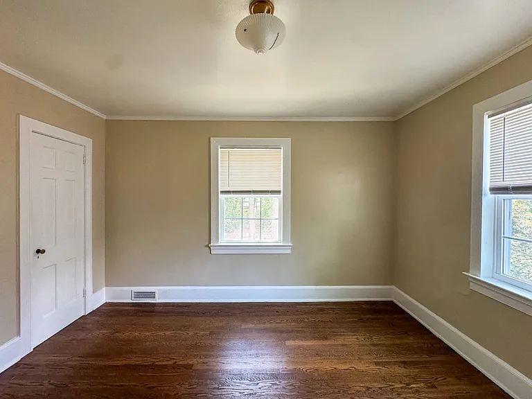 512 1/2 Westmont Dr — Photo 15