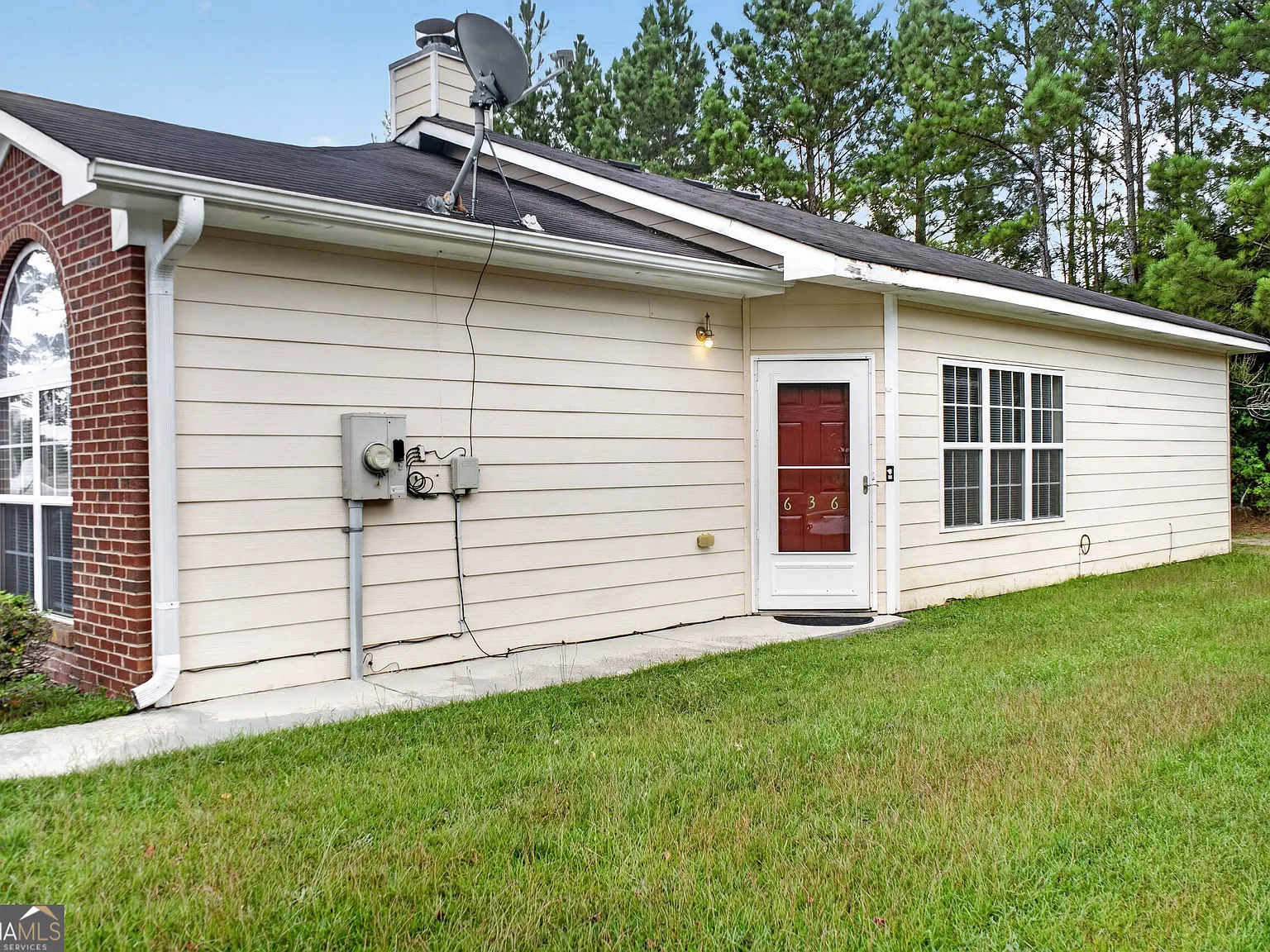 3 bed, 2.0 bath, 1253 sqft, $1,400 — Photo 2