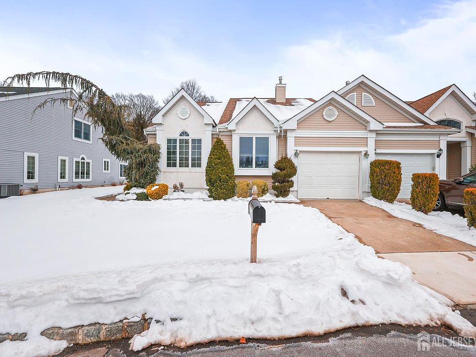 1st image of 17 Kingston Ct
