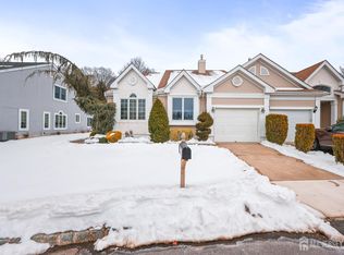 17 Kingston Ct, Monroe Township, NJ 08831