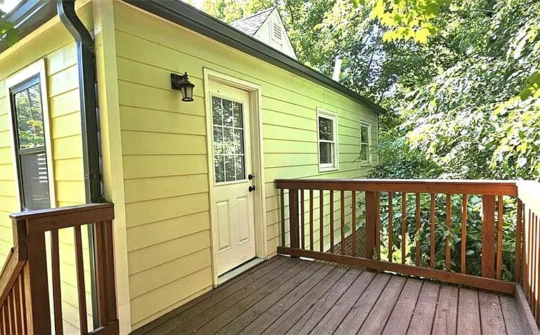 3230 W Shadowlawn Ave NE #GARAGE — Photo 8