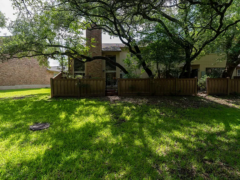 8301 Greenslope Dr — Photo 25