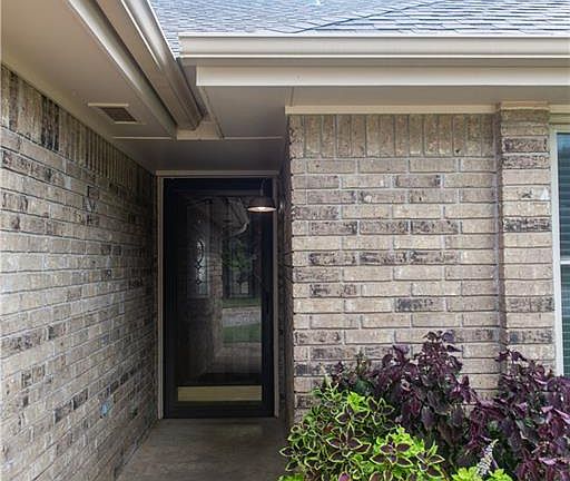 3rd image of 316 E Parkland Dr