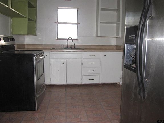 5th image of 2229 E Cypress Ave