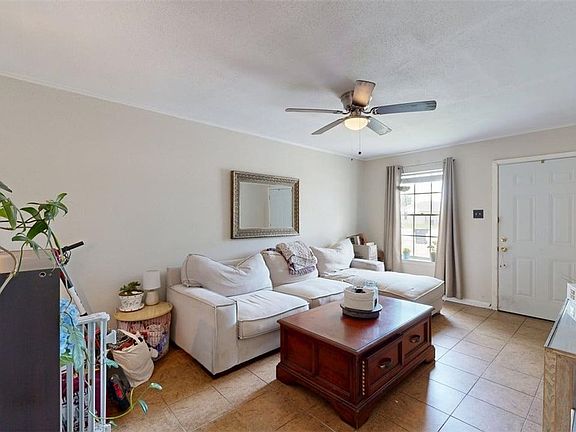 3rd image of 1605 Cloverdale Ct