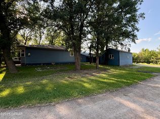 101 Oak Ridge Pl, Park River, ND 58270