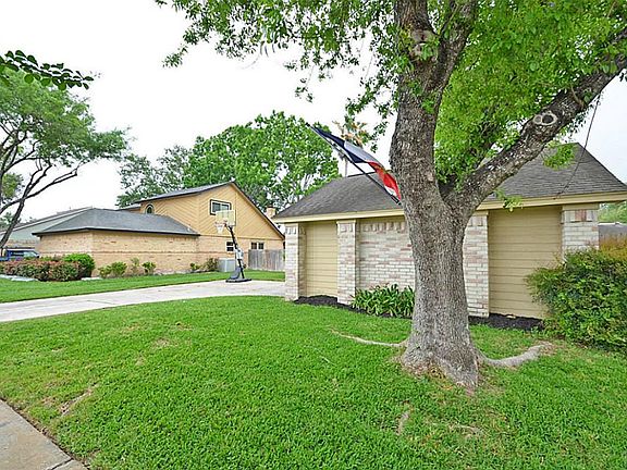 3rd image of 11506 Breezy Knoll Dr