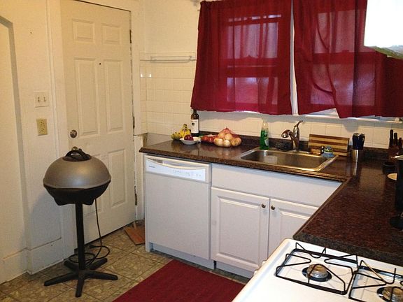 5th image of 925 S Center St APT 1