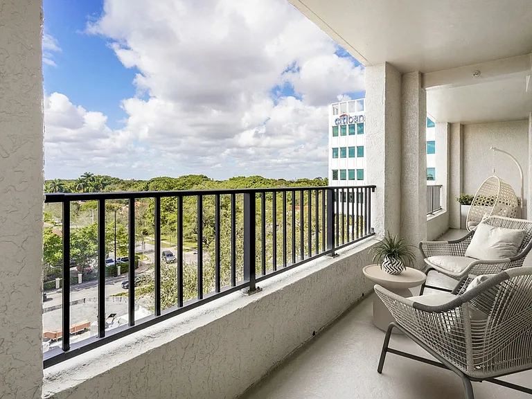 Gables Grand Plaza Apartments — Photo 81