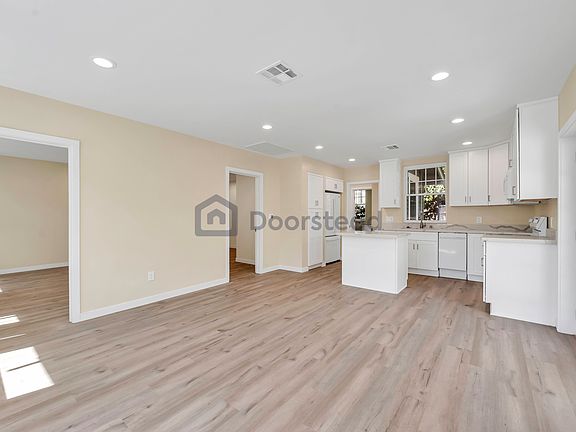 5th image of 4056 Williams Ave
