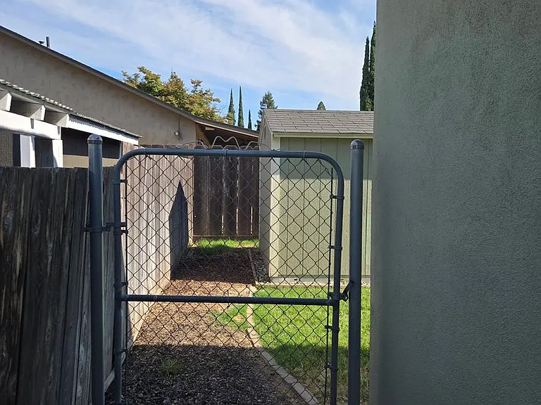 1619 Merritt St — Photo 13