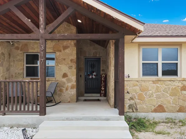 317 HONEYSUCKLE LN, La Vernia, TX 78121