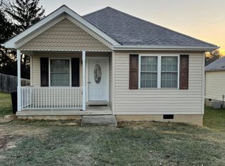 52 Village Green Dr, Staunton, VA 24401