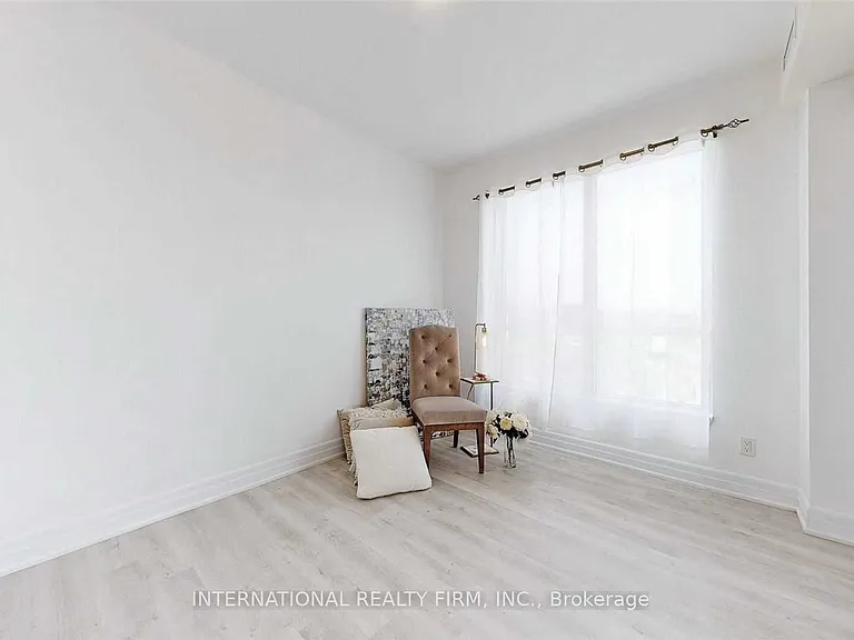 9085 Jane St #516 — Photo 23