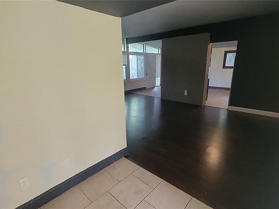 5th image of 340 Holiday Hill Dr