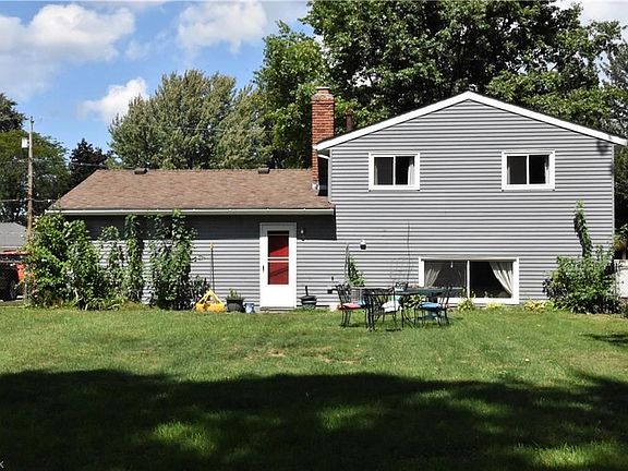 5th image of 129 Antoinette St