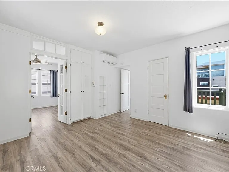 1602 The Strand — Photo 53