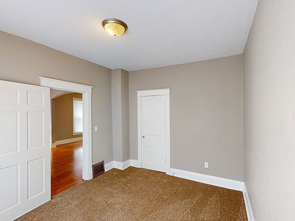 5th image of 621 N Dixon Ave