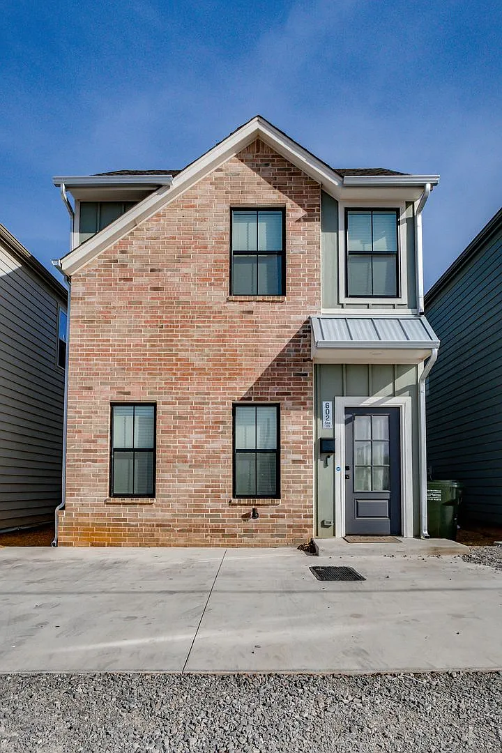 Brand New Duplexes Downtown Edmond — Photo 2