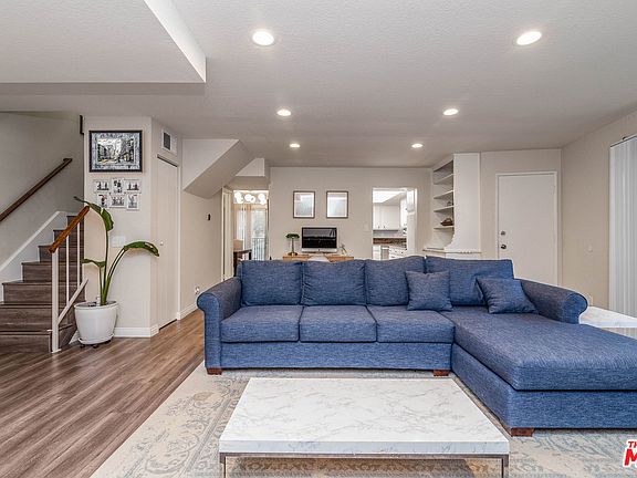 3rd image of 2850 Montrose Ave APT 1