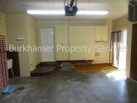5th image of 102 W Chenault Ave