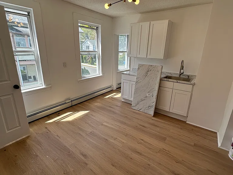 14 Crown St #2W — Photo 5