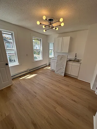 14 Crown St Photo 1