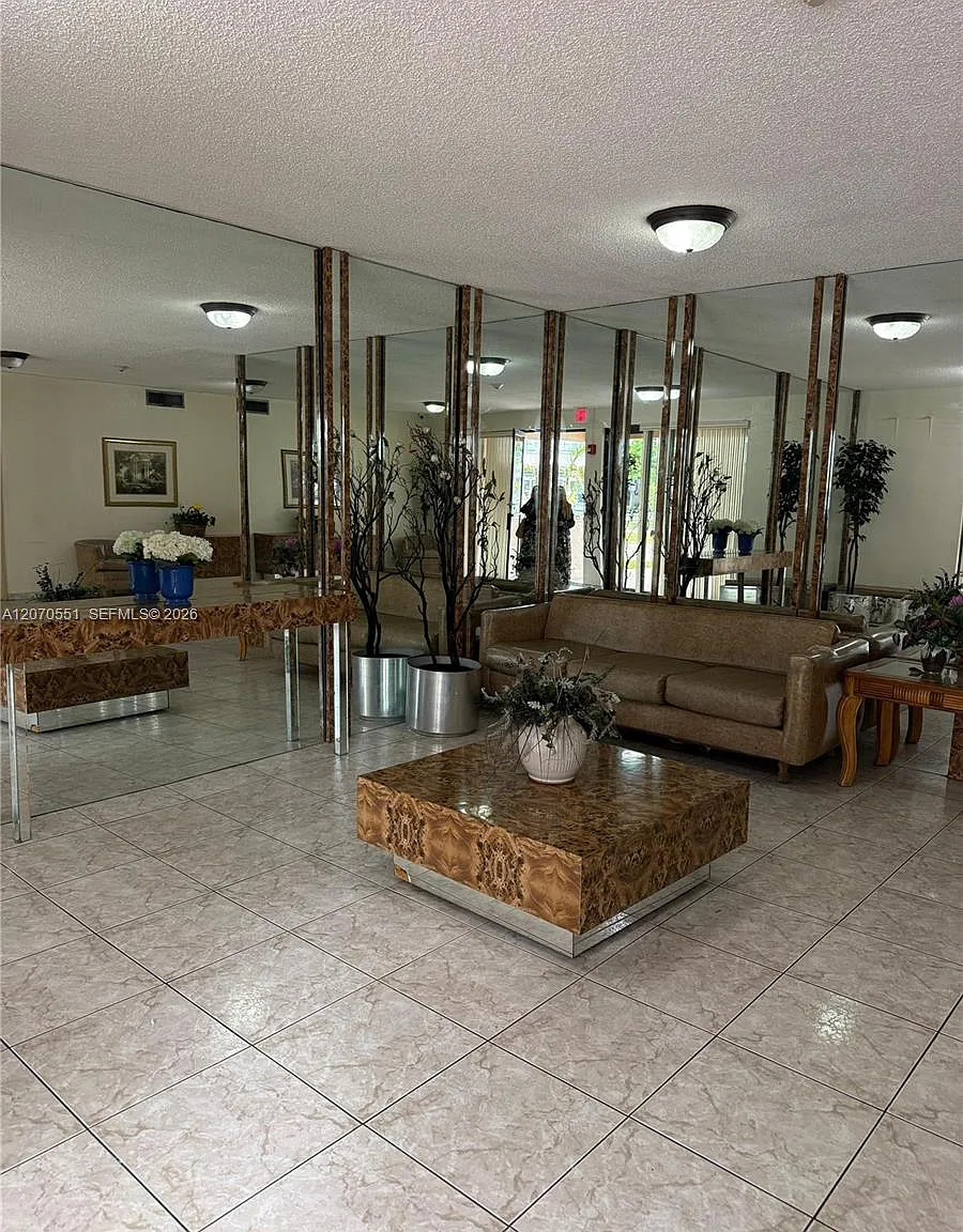 Windwood Condo — Photo 3