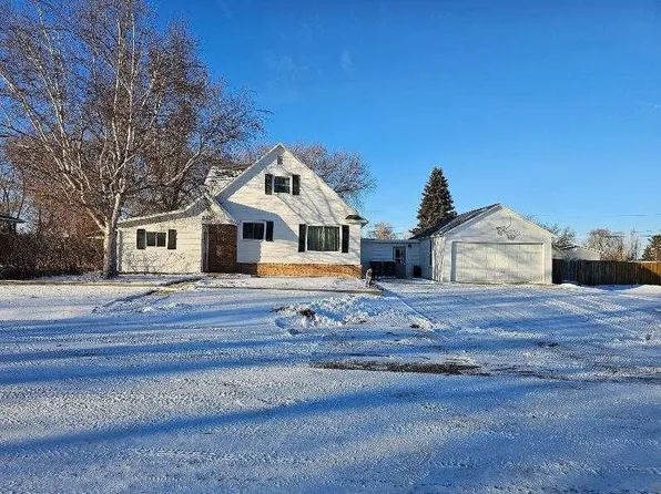 319 2nd Ave E, Burlington, ND 58722