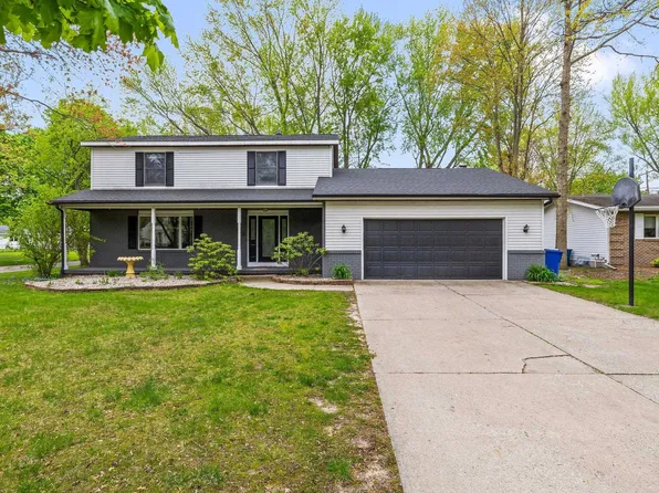 3001 Camberley Ln, Midland, MI 48640