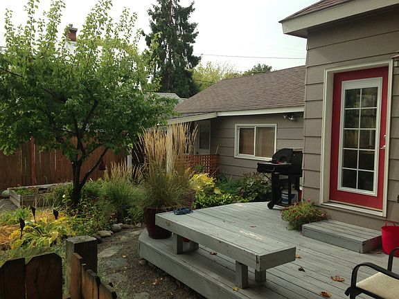 Private side yard