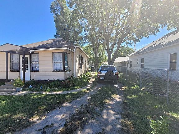3rd image of 309 N Darr Ave
