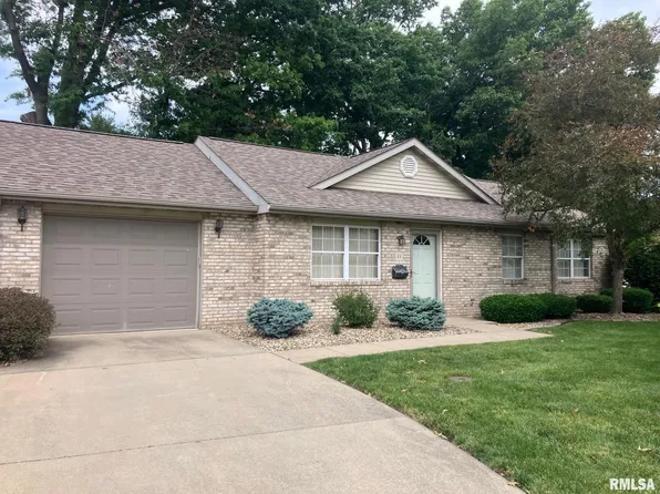 1315 W Park Ave, Taylorville, IL 62568