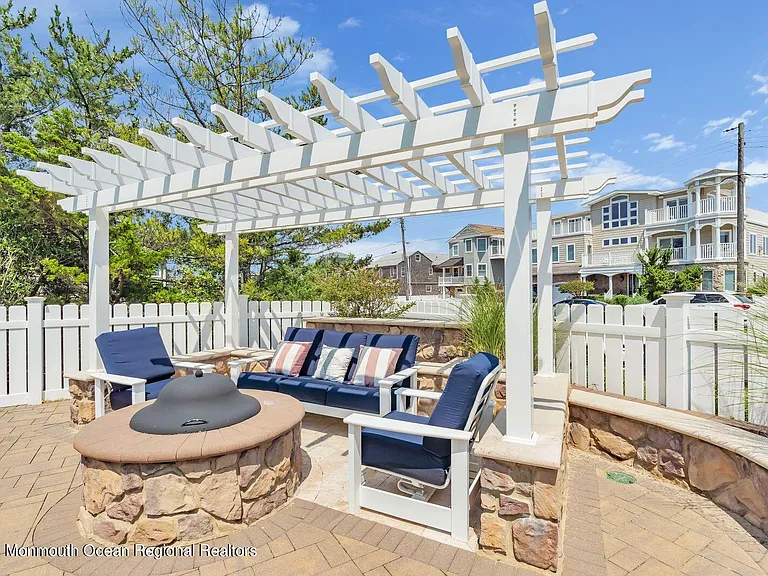 1101 S Ocean Ave — Photo 14