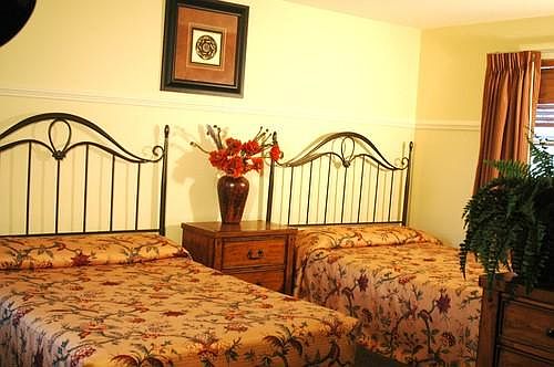 2nd image of 2576 Lombard St