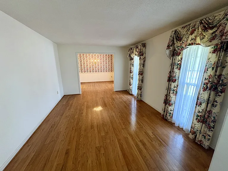 1003 Chambers Ln — Photo 5
