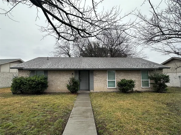 1017 Pleasant Valley Rd, Garland, TX 75040