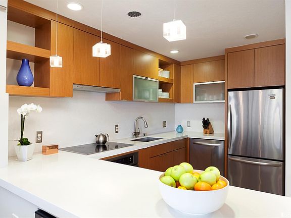 3rd image of 88 King St Unit 608