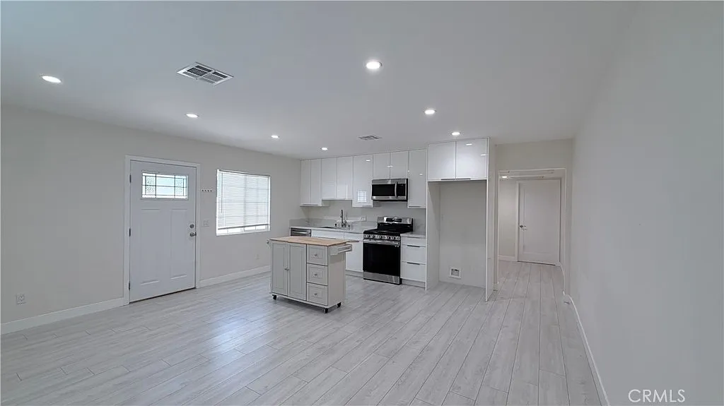 1 bed, 1.5 bath, 800 sqft, $2,500 — Photo 4