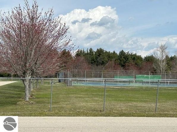 515 Huron St, East Tawas, MI 48730