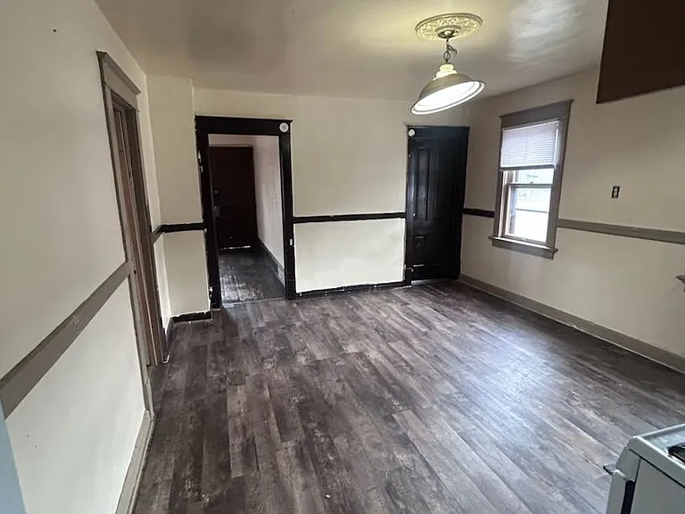 2414 S 9th St — Photo 2